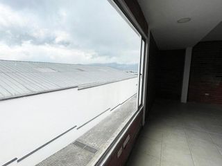 Foto 12 de ARRIENDO BODEGA / GALPÓN DE 400 M2 EN AV. GALO PLAZA LASSO