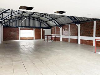 Foto 15 de ARRIENDO BODEGA / GALPÓN DE 400 M2 EN AV. GALO PLAZA LASSO