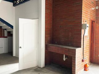 Foto 7 de ARRIENDO BODEGA / GALPÓN DE 400 M2 EN AV. GALO PLAZA LASSO