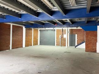 Foto 3 de ARRIENDO BODEGA / GALPÓN DE 400 M2 EN AV. GALO PLAZA LASSO