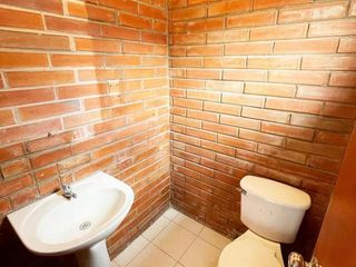 Foto 18 de ARRIENDO BODEGA / GALPÓN DE 400 M2 EN AV. GALO PLAZA LASSO