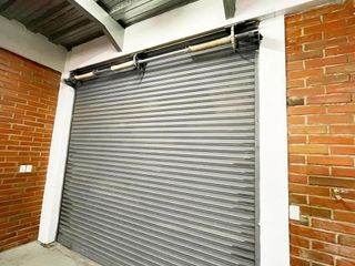 Foto 8 de ARRIENDO BODEGA / GALPÓN DE 400 M2 EN AV. GALO PLAZA LASSO