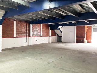 Foto 2 de ARRIENDO BODEGA / GALPÓN DE 400 M2 EN AV. GALO PLAZA LASSO