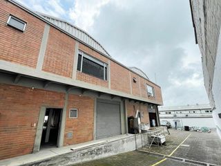 Foto 1 de ARRIENDO BODEGA / GALPÓN DE 400 M2 EN AV. GALO PLAZA LASSO
