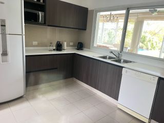 Foto 6 de Casa sobre laguna en Altamira