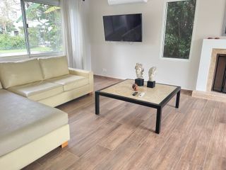Foto 3 de Casa sobre laguna en Altamira