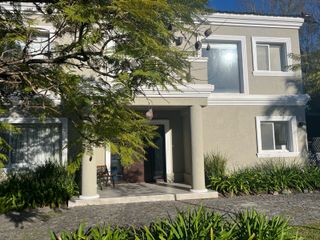 Foto 2 de Casa sobre laguna en Altamira
