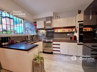 Foto 10 de Exc. Chalet en Esquina, Todo Reciclado a Nuevo con Detalles de Categoría