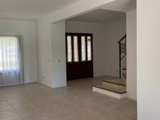Foto 1 de Casa en alquiler en barrio Santa Catalina, Villanueva.