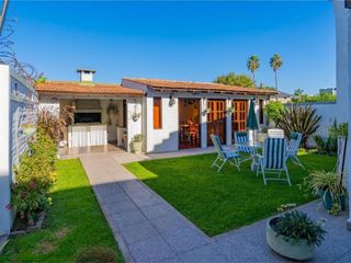 Foto 1 de Casa en venta - 3 Dormitorios 4 Baños - Mar del Plata