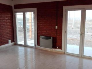 Foto 3 de VENDE CASA EN CENTENARIO- 2 HABITACIONES