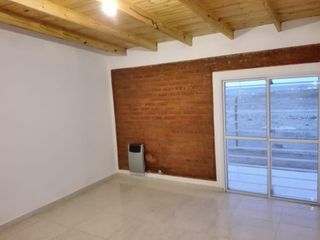 Foto 4 de VENDE CASA EN CENTENARIO- 2 HABITACIONES