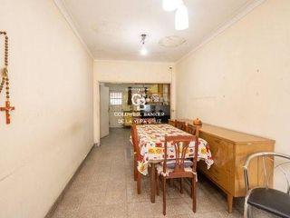 Foto 4 de Casa de 2 dormitorios al frente sobre Avenida (P.H)