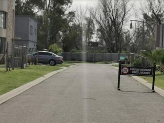 Foto 3 de Terreno en venta - 200Mts2 - Pilar