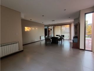 Foto 3 de Rodriguez Damonte Alquila Casa con Piscina en Barrio La Bastilla