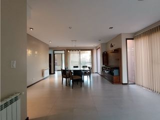 Foto 5 de Rodriguez Damonte Alquila Casa con Piscina en Barrio La Bastilla