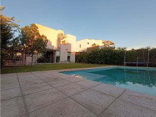 Foto 21 de Rodriguez Damonte Alquila Casa con Piscina en Barrio La Bastilla
