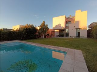 Foto 16 de Rodriguez Damonte Alquila Casa con Piscina en Barrio La Bastilla