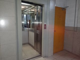 Foto 6 de Cochera en venta en Micro Centro