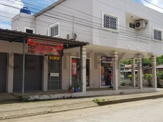 Foto 3 de Amplia Casa en venta en Chone con locales y villa extra para alquiler