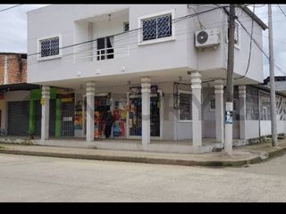 Foto 1 de Amplia Casa en venta en Chone con locales y villa extra para alquiler