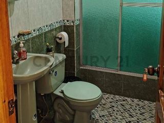 Foto 16 de Amplia Casa en venta en Chone con locales y villa extra para alquiler