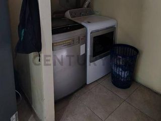 Foto 8 de Amplia Casa en venta en Chone con locales y villa extra para alquiler