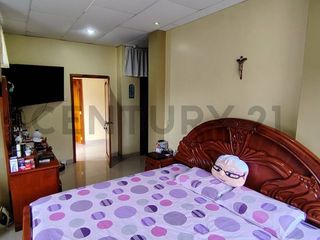 Foto 17 de Amplia Casa en venta en Chone con locales y villa extra para alquiler