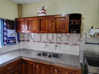 Foto 7 de Amplia Casa en venta en Chone con locales y villa extra para alquiler
