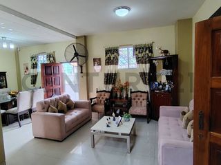 Foto 4 de Amplia Casa en venta en Chone con locales y villa extra para alquiler