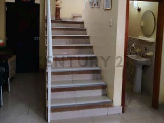 Foto 9 de Amplia Casa en venta en Chone con locales y villa extra para alquiler