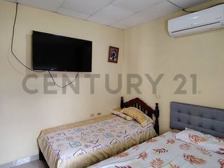 Foto 15 de Amplia Casa en venta en Chone con locales y villa extra para alquiler