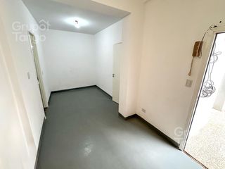 Foto 3 de Venta Departamento 2 Ambientes Almagro Sur Planta Baja Patio
