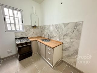 Foto 1 de Venta Departamento 2 Ambientes Almagro Sur Planta Baja Patio