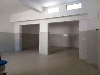 Foto 2 de AMPLIO LOCAL EN BARRIO ALTAMIRA! GRAN OPORTUNIDAD.-