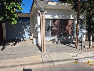 Foto 1 de Venta de Casa, salón comercial, galpón y 2 dptos,