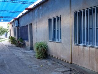 Foto 10 de Venta de Casa, salón comercial, galpón y 2 dptos,