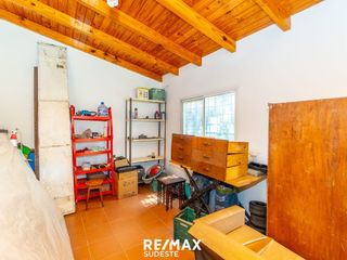 Foto 38 de VENTA CASA 4 AMBIENTES  CON AMPLIO JARDIN Y PILETA
