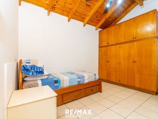 Foto 23 de VENTA CASA 4 AMBIENTES  CON AMPLIO JARDIN Y PILETA