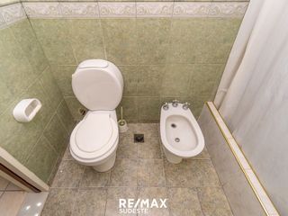 Foto 16 de VENTA CASA 4 AMBIENTES  CON AMPLIO JARDIN Y PILETA