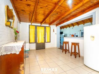 Foto 21 de VENTA CASA 4 AMBIENTES  CON AMPLIO JARDIN Y PILETA