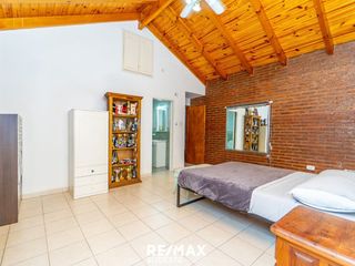 Foto 14 de VENTA CASA 4 AMBIENTES  CON AMPLIO JARDIN Y PILETA