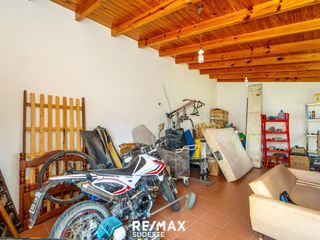 Foto 37 de VENTA CASA 4 AMBIENTES  CON AMPLIO JARDIN Y PILETA