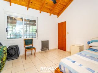 Foto 22 de VENTA CASA 4 AMBIENTES  CON AMPLIO JARDIN Y PILETA