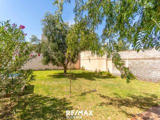 Foto 33 de VENTA CASA 4 AMBIENTES  CON AMPLIO JARDIN Y PILETA