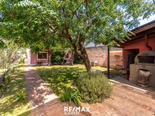 Foto 32 de VENTA CASA 4 AMBIENTES  CON AMPLIO JARDIN Y PILETA