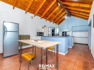 Foto 19 de VENTA CASA 4 AMBIENTES  CON AMPLIO JARDIN Y PILETA