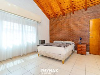 Foto 10 de VENTA CASA 4 AMBIENTES  CON AMPLIO JARDIN Y PILETA