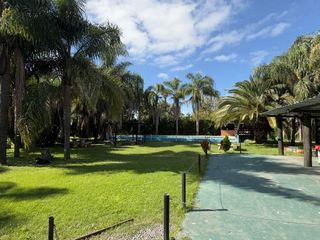 Foto 2 de CASA EN VENTA  CON PARQUE  CANCHA FUTBOL , PILETA