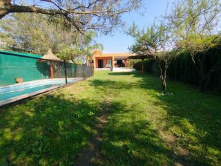Foto 2 de CASA C/ MUEBLES, DOS DORM, PILETA Y GRAN PATIO-ALQ